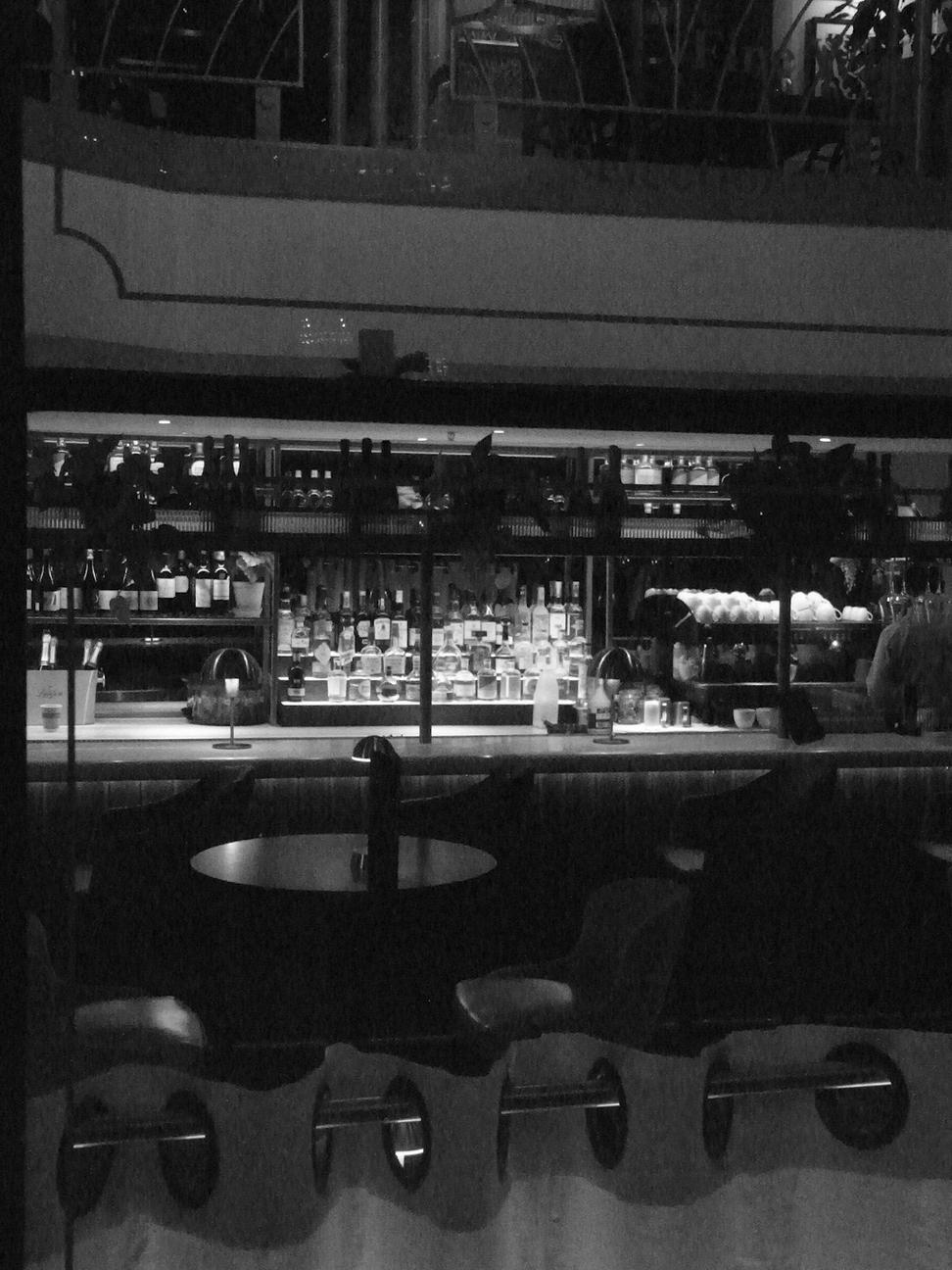 Tides Lounge