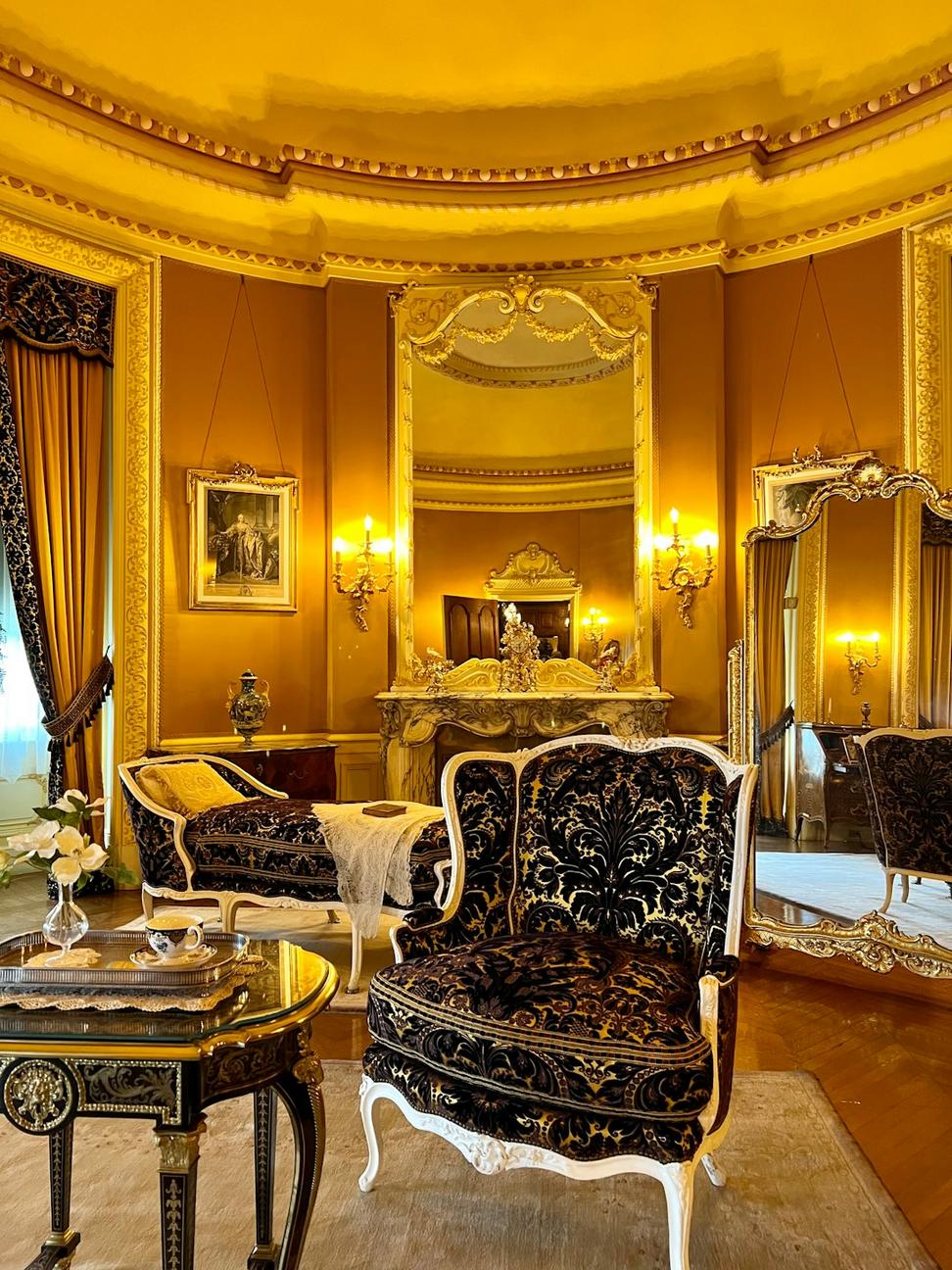 Royal Waterfront Suite